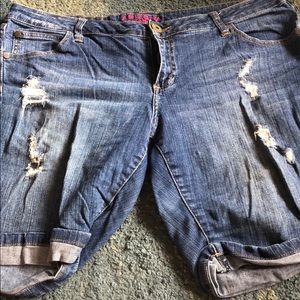 Arizona Jean Co. Junior size 17 Bermuda shorts